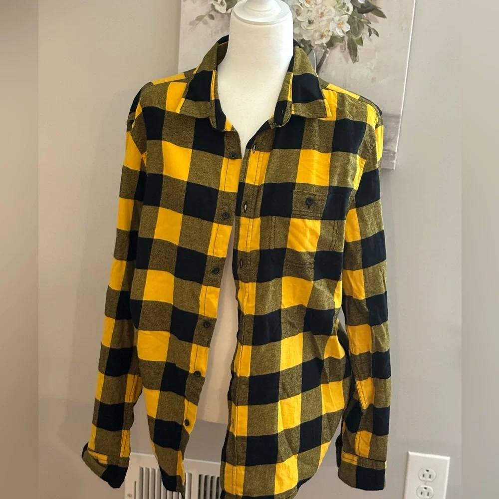 💛🖤CLOSET CLOSE OUT💛🖤
Aeropostale Black & Yellow Flannel Size Medium - Picture 2 of 3